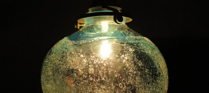 海の底から昇る泡のランプ